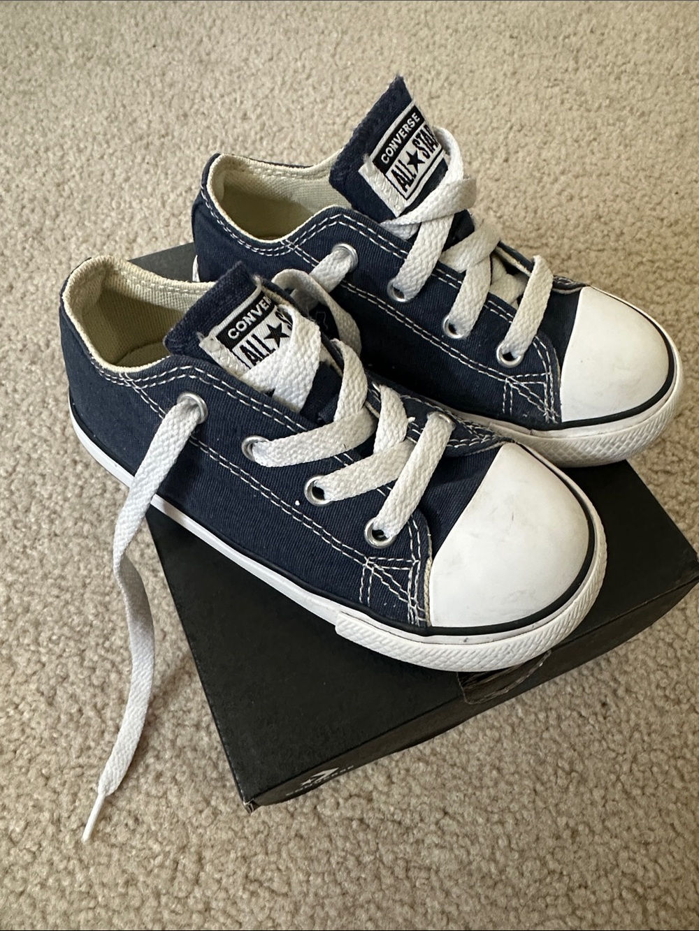 Converse Kids Navy and White Low Top Sneakers - 8C